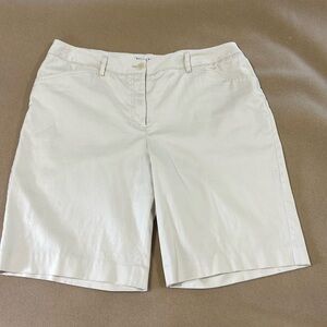 WOMENS PENDLETON PETITE IVORY BERMUDA SHORTS SIZE 14 PETITE